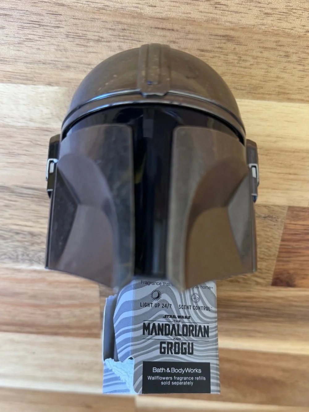 NWOT - The Mandalorian Helmet scent control Nightlight/Fragrance plug